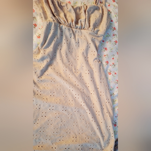 Beautiful cremè dress - Picture 2 of 2